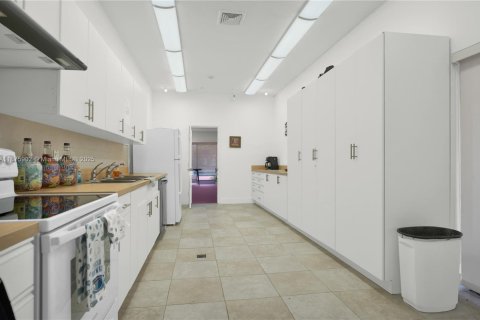 Villa ou maison à louer à Miami, Floride: 2 chambres, 103.31 m2 № 1922915 - photo 17