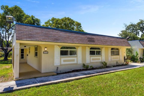 Villa ou maison à louer à Miami, Floride: 2 chambres, 103.31 m2 № 1922915 - photo 1