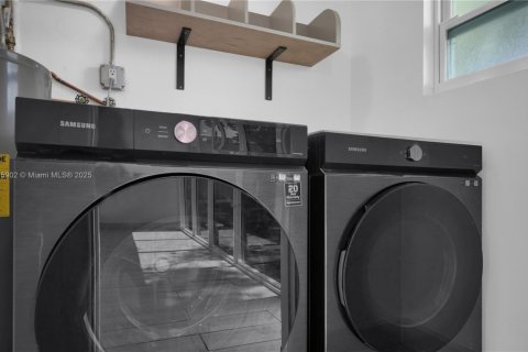 Villa ou maison à louer à Miami, Floride: 2 chambres, 103.31 m2 № 1922915 - photo 16