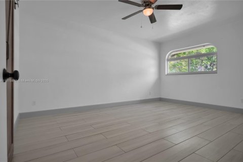 Villa ou maison à louer à Miami, Floride: 2 chambres, 103.31 m2 № 1922915 - photo 13