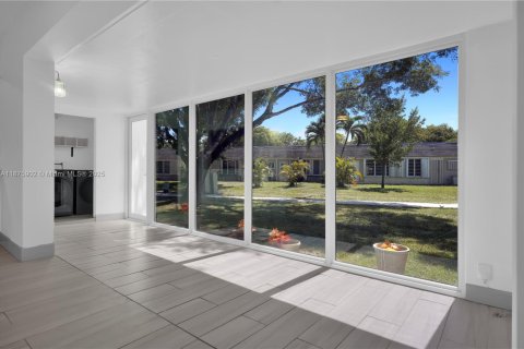 Villa ou maison à louer à Miami, Floride: 2 chambres, 103.31 m2 № 1922915 - photo 5