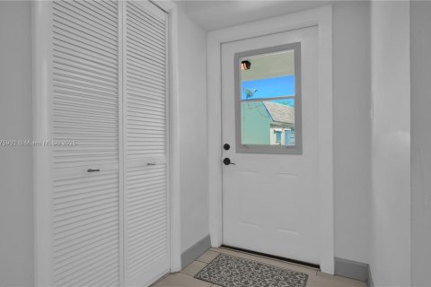 Villa ou maison à louer à Miami, Floride: 2 chambres, 103.31 m2 № 1922915 - photo 25