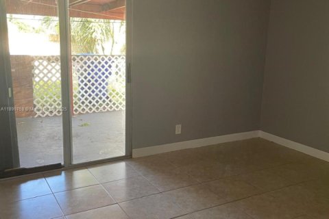 Villa ou maison à vendre à North Lauderdale, Floride: 3 chambres, 119.66 m2 № 1952426 - photo 12