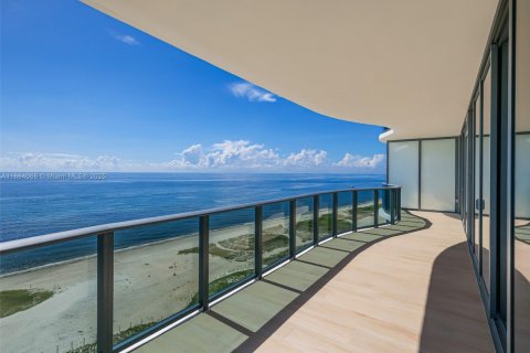 Condo in Pompano Beach, Florida, 3 bedrooms  № 1891193 - photo 2