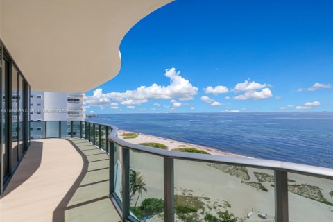 Condo in Pompano Beach, Florida, 3 bedrooms  № 1891193 - photo 1