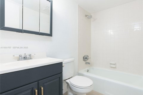 Купить коммерческую недвижимость в Корал-Спрингс, Флорида 87.79м2, № 2034756 - фото 13