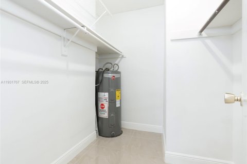 Купить коммерческую недвижимость в Корал-Спрингс, Флорида 87.79м2, № 2034756 - фото 17