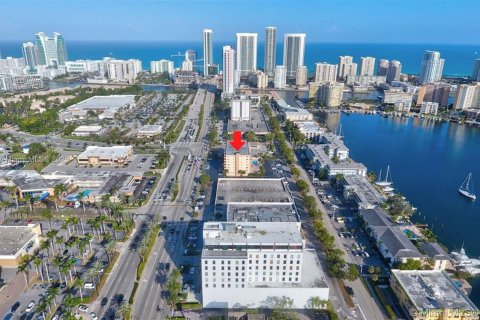 Copropriété à louer à Hallandale Beach, Floride: 1 chambre, 62.24 m2 № 1928482 - photo 2