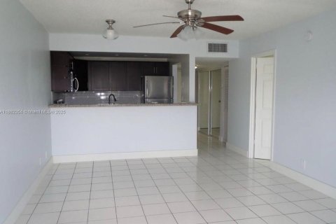 Copropriété à louer à Hallandale Beach, Floride: 1 chambre, 62.24 m2 № 1928482 - photo 5