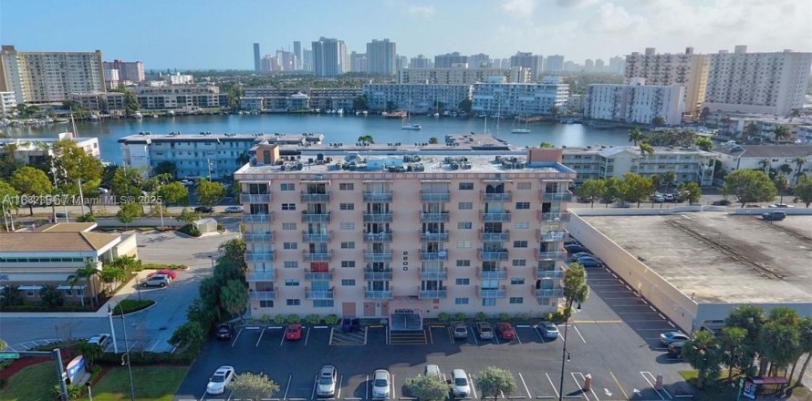 Condo à Hallandale Beach, Floride, 1 chambre  № 1928482