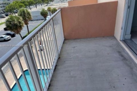 Copropriété à louer à Hallandale Beach, Floride: 1 chambre, 62.24 m2 № 1928482 - photo 4