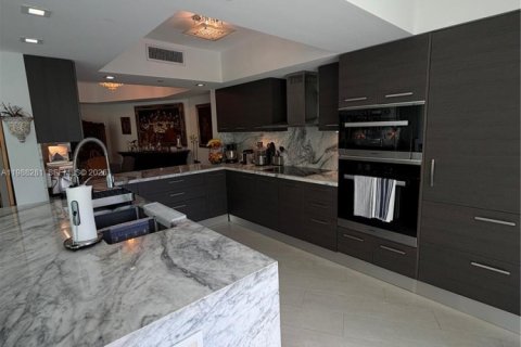 Купить кондоминиум в Майами, Флорида 2 спальни, 215.53м2, № 2050341 - фото 4