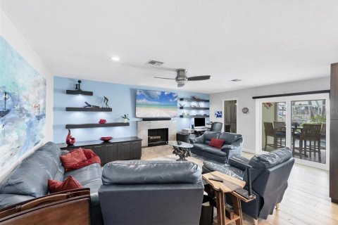 House in Englewood, Florida 3 bedrooms, 237.74 sq.m. № 1626278 - photo 15