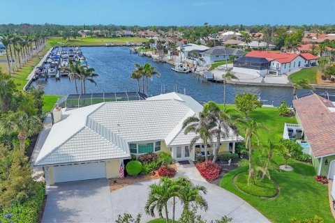 House in Englewood, Florida 3 bedrooms, 237.74 sq.m. № 1626278 - photo 1