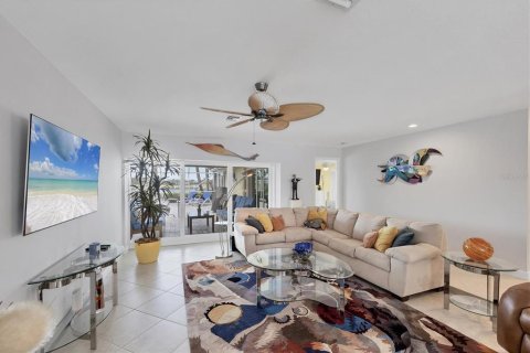 House in Englewood, Florida 3 bedrooms, 237.74 sq.m. № 1626278 - photo 7