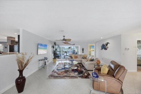 House in Englewood, Florida 3 bedrooms, 237.74 sq.m. № 1626278 - photo 6