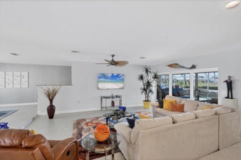 House in Englewood, Florida 3 bedrooms, 237.74 sq.m. № 1626278 - photo 8