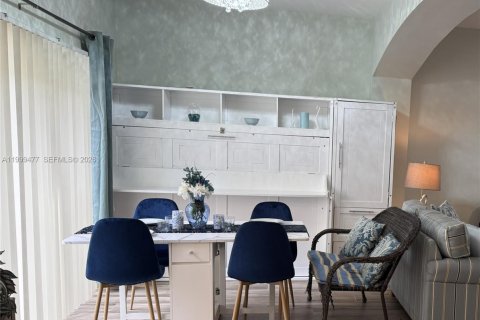 Снять в аренду таунхаус в Нейплс, Флорида 2 спальни, 118.17м2, № 2066660 - фото 14