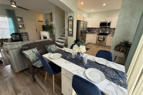 Снять в аренду таунхаус в Нейплс, Флорида 2 спальни, 118.17м2, № 2066660 - фото 13