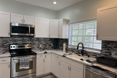 Снять в аренду таунхаус в Нейплс, Флорида 2 спальни, 118.17м2, № 2066660 - фото 18