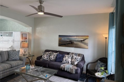 Снять в аренду таунхаус в Нейплс, Флорида 2 спальни, 118.17м2, № 2066660 - фото 6