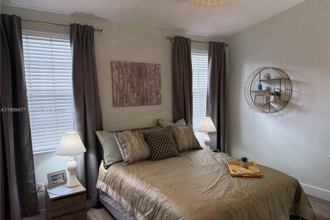 Снять в аренду таунхаус в Нейплс, Флорида 2 спальни, 118.17м2, № 2066660 - фото 20