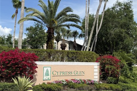 Снять в аренду таунхаус в Нейплс, Флорида 2 спальни, 118.17м2, № 2066660 - фото 2