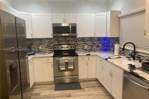 Снять в аренду таунхаус в Нейплс, Флорида 2 спальни, 118.17м2, № 2066660 - фото 19