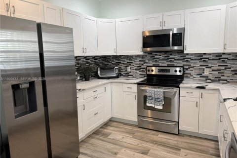 Снять в аренду таунхаус в Нейплс, Флорида 2 спальни, 118.17м2, № 2066660 - фото 16