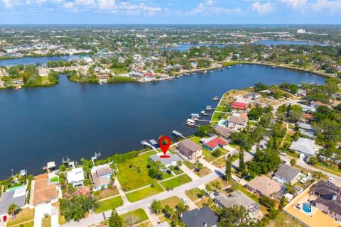 Casa en venta en Tarpon Springs, Florida, 4 dormitorios, 203.08 m2 № 1289887 - foto 3