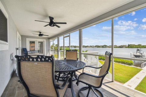 House in Tarpon Springs, Florida 4 bedrooms, 203.08 sq.m. № 1289887 - photo 21