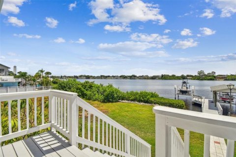 House in Tarpon Springs, Florida 4 bedrooms, 203.08 sq.m. № 1289887 - photo 23