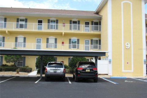 Condominio en Punta Gorda, Florida, 2 dormitorios № 2108287