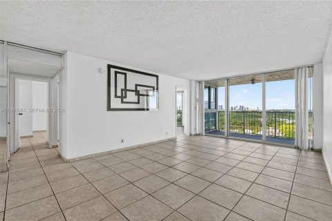 Condo in Miami Beach, Florida, 3 bedrooms  № 2025987 - photo 3