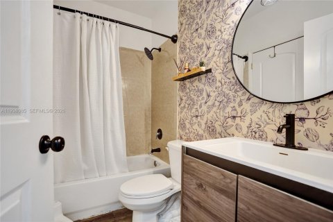 Villa ou maison à louer à West Palm Beach, Floride: 4 chambres, 183.57 m2 № 1995764 - photo 4