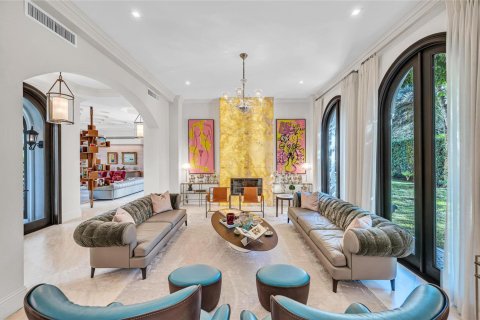 House in Miami, Florida 8 bedrooms, 924.56 sq.m. № 2082191 - photo 6