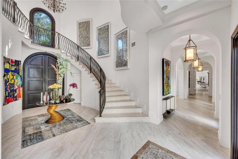 House in Miami, Florida 8 bedrooms, 924.56 sq.m. № 2082191 - photo 5