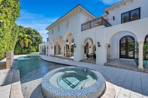 House in Miami, Florida 8 bedrooms, 924.56 sq.m. № 2082191 - photo 29