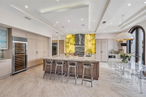 House in Miami, Florida 8 bedrooms, 924.56 sq.m. № 2082191 - photo 22