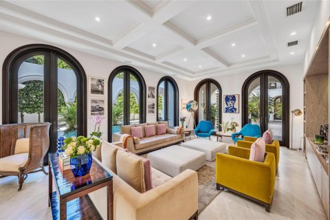House in Miami, Florida 8 bedrooms, 924.56 sq.m. № 2082191 - photo 26