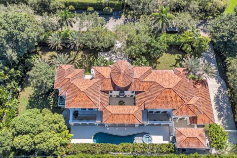 House in Miami, Florida 8 bedrooms, 924.56 sq.m. № 2082191 - photo 2