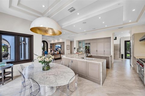 House in Miami, Florida 8 bedrooms, 924.56 sq.m. № 2082191 - photo 24