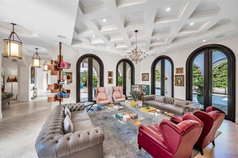 House in Miami, Florida 8 bedrooms, 924.56 sq.m. № 2082191 - photo 7
