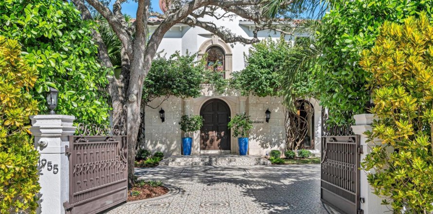 House in Miami, Florida 8 bedrooms, 924.56 sq.m. № 2082191