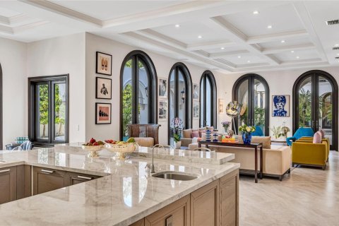 House in Miami, Florida 8 bedrooms, 924.56 sq.m. № 2082191 - photo 25