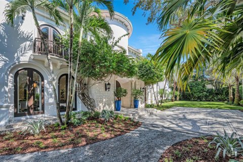 House in Miami, Florida 8 bedrooms, 924.56 sq.m. № 2082191 - photo 13