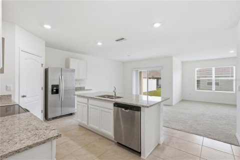 Villa ou maison à louer à Haines City, Floride: 4 chambres, 169.83 m2 № 2119611 - photo 4