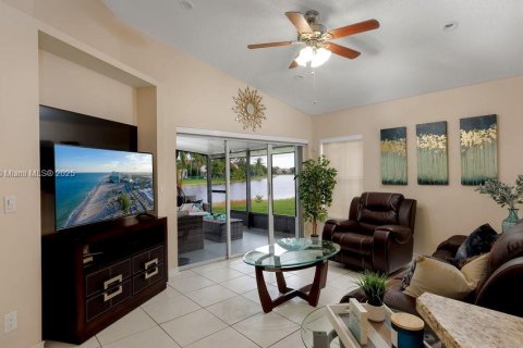 Villa ou maison à vendre à Pembroke Pines, Floride: 3 chambres, 140.19 m2 № 1882180 - photo 3