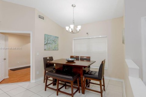Villa ou maison à vendre à Pembroke Pines, Floride: 3 chambres, 140.19 m2 № 1882180 - photo 8