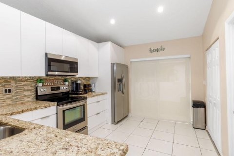 Villa ou maison à vendre à Pembroke Pines, Floride: 3 chambres, 140.19 m2 № 1882180 - photo 7